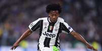 Cuadrado fica na Juventus até junho de 2022 (Foto: FILIPPO MONTEFORTE / AFP)  Foto: Lance!