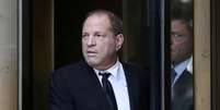Harvey Weinstein deixando a Suprema Corte de Nova York  Foto: Shannon Stapleton / Reuters