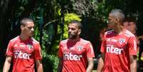 Antony, Daniel Alves e Bruno Alves serão titulares no Sul - FOTO: Rubens Chiri/saopaulofc.net  Foto: Lance!