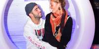 Pedro Scooby curte festa com Cintia Dicker em clima de romance  Foto: AGNews, Leo Franco / PurePeople