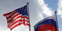 Bandeiras dos Estados Unidos e da Rússia em Vsevolozhsk
27/03/2019 REUTERS/Anton Vaganov   Foto: Reuters