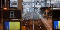 Plataformas vazias em estação de trem de Paris em 2º dia de greve
06/12/2019
REUTERS/Charles Platiau  Foto: Reuters