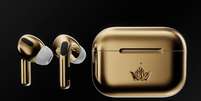 Marca russa de acessórios de luxo Caviar vende AirPods banhados a ouro por US$ 67,7 mil  Foto: Caviar/Divulgação / Estadão