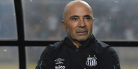 Sampaoli vê distância grande entre o que quer e o que o Santos oferece (Foto: Sergio Barzaghi/Gazeta Press)  Foto: Sergio Barzaghi / Gazeta Press / Gazeta Esportiva