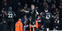 Kevin De Bruyne celebra o terceiro gol do Manchester City  Foto: Hannah McKay / PurePeople