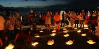 Familiares de vítimas de tsunami fazem vigília em Phuket
26/12/2005
REUTERS/Chaiwat Subprasom  Foto: Reuters