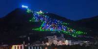 Maior &aacute;rvore de Natal do mundo &eacute; acesa na It&aacute;lia  Foto: Foto / Divulga&ccedil;&atilde;o / Ansa - Brasil