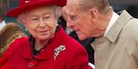 Rainha Elizabeth ao lado do marido, príncipe Philip, em Londres
25/04/2012
REUTERS/Paul Hackett  Foto: Reuters