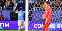 Lulic comemora segundo gol que deu vantagem para a Lazio contra a Juventus (GIUSEPPE CACACE / AFP)  Foto: Lance!