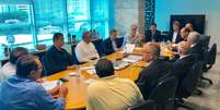 Empres&aacute;rios mineiros estiveram na reuni&atilde;o realizada nesta segunda-feira (23), na sede administrativa do clube  Foto: Divulga&ccedil;&atilde;o/Cruzeiro