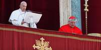 Papa Francisco transmite sua mensagem "Urbi et Orbi" na Basílica de São Pedro. REUTERS/Yara Nardi  Foto: Reuters