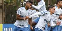 Os atacantes Miguel Borja e Artur negociam os seus desligamentos do Palmeiras (Agência Palmeiras/Divulgação)  Foto: Lance!