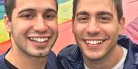 Pedro Figueiredo e Erick Rianelli na Parada Gay do Rio: sem medo de viver o amor e enfrentar os homofóbicos  Foto: Instagram / Reprodução