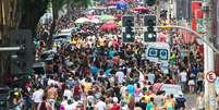 Foliões se divertem durante carnaval de rua na região central da cidade de São Paulo.  Foto: Tiago Queiroz/Estadão Queiroz