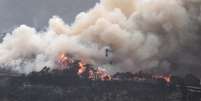 As autoridades australianas alertaram que os incêndios podem continuar ardendo por meses  Foto: Getty Images / BBC News Brasil