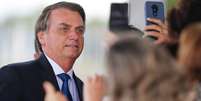 Presidente Jair Bolsonaro posa para fotos ao deixar Palácio da Alvorada
12/12/2019 REUTERS/Adriano Machado  Foto: Reuters
