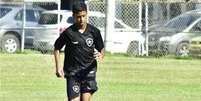 Botafogo acusa Athletico-PR de aliciamento de jogador da base  Foto: Reprodução / Estadão