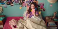 Larissa Manoela ir&aacute; interpretar uma digital influencer viciada em redes sociais  Foto: Netflix / Reprodu&ccedil;&atilde;o / Estad&atilde;o