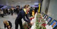 Memorial no aeroporto de Kiev homenageia vítimas de desastre aéreo no Irã  Foto: EPA / Ansa - Brasil