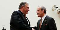 Secretário de Estado dos EUA, Mike Pompeo, cumprimenta deputado Eliot Engel, antes de audiência no Capitólio
23/05/2018
REUTERS/Leah Millis  Foto: Reuters