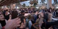 Manifestantes protestam em Teerã, em imagem obtida em rede social
11/01/2020
Foto obtida via rede social pela Reuters via REUTERS
  Foto: Reuters