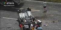 A van capotou na rodovia Régis Bittencourt, em Barra do Turvo, interior de São Paulo. Quatro pessoas morreram no local  Foto: Autopista Régis/Reprodução / Estadão