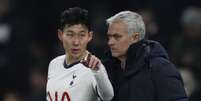 Dono do gol da virada, Son salvou o Tottenham de um segundo tempo apagado (Foto: ADRIAN DENNIS / AFP)  Foto: Lance!