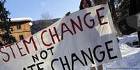 Protestos em Davos: "Mudança de sistema, não mudança climática"  Foto: DW / Deutsche Welle