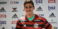 Atacante é apresentado no Flamengo (Foto: Reprodução/Twitter)  Foto: Gazeta Esportiva