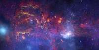 O Universo que podemos ver atualmente é composto de aglomerados de partículas, poeira, estrelas, buracos negros, galáxias e radiação  Foto: NASA/JPL-Caltech/ESA/CXC/STScI / BBC News Brasil