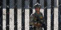 Patrulheiro  dos Estados Unidos monta vig&iacute;lia na da fronteira com o M&eacute;xico. 16/11/2018.   REUTERS/Mike Blake  Foto: Reuters