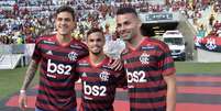 Os jogadores Thiago Maia, Michael e Pedro do Flamengo se apresentaram a torcida antes da partida entre Flamengo e Volta Redonda  Foto: Dhavid Normando / Futura Press