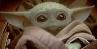 Na série 'The Mandalorian', ou 'O Mandaloriano', o Bebê Yoda é chamado simplesmente de 'a criança'  Foto: Disney Plus / Divulgação / Estadão