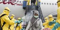Indon&eacute;sios evacuados de Wuhan, na China, centro do surto de coronav&iacute;rus  Foto: EPA / Ansa - Brasil