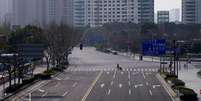 Avenida praticamente deserta no distrito financeiro de Pudong, em Xangai, conforme a China luta contra surto do novo coronav&iacute;rus
03/02/2020
REUTERS/Aly Song  Foto: Reuters