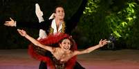 Bailarinos durante 28ª edição de Competição Internacional de Balé em Varna, na Bulgária
27/07/2018 REUTERS/Petko Momchilov  Foto: Reuters