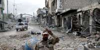 Soldado sírio gesticula em Maarat al-Numan
30/01/2020
REUTERS/Yamam Al Shaar  Foto: Reuters