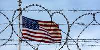 O governo dos EUA endureceu as regras para quem tenta cruzar a fronteira e anunciou um novo processo de deportação rápida  Foto: Getty Images / BBC News Brasil