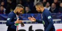 Neymar e Mbappé , juntos, têm 47 gols na temporada (Foto: PHILIPPE DESMAZES / AFP)  Foto: LANCE!