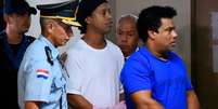 Ronaldinho e Assis estão presos no Paraguai (Norberto DUARTE / AFP)  Foto: Lance!