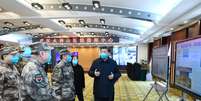 Presidente chin&ecirc;s, Xi Jinping, durante reuni&atilde;o sobre opera&ccedil;&atilde;o de hospitais e tratamento de pacientes no hospital Huoshenshan, em Wuhan
10/03/2020
Xie Huanchi/Xinhua via REUTERS  Foto: Reuters