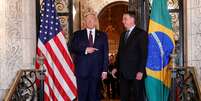 Presidente dos Estados Unidos, Donald Trump, e presidente Jair Bolsonaro no resort de Mar-a-Lago, em Palm Beach, na Flórida
07/03/2020
REUTERS/Tom Brenner  Foto: Reuters