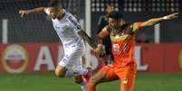 Mesmo sem convencer contra o Delfín, Santos segue 100% na Libertadores (NELSON ALMEIDA / AFP)  Foto: Lance!