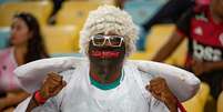 Torcedor ilustre, Anjinho Rubro-Negro foi com máscara personalizada (Foto: Alexandre Vidal / Flamengo)  Foto: Lance!