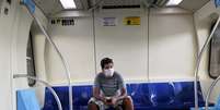 Passageiro usa máscara de proteção no metrô de São Paulo
16/03/2020
REUTERS/Amanda Perobelli  Foto: Reuters