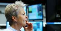 Operadora trabalha na Bolsa de Valores de Frankfurt, na Alemanha
12/03/2020
REUTERS/Ralph Orlowski  Foto: Reuters