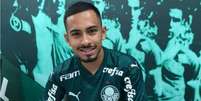 Meia Alan renova contrato com o Palmeiras  Foto: Divulga&ccedil;&atilde;o/ Palmeiras / Estad&atilde;o
