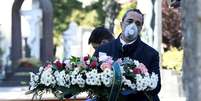 Enterro em cemitério de Bergamo, Itália 16/3/2020 REUTERS/Flavio Lo Scalzo  Foto: Reuters