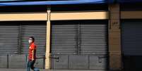 Fechamento de estabelecimentos comerciais 'não essenciais' já estava em vigor na capital paulista  Foto: Reuters / BBC News Brasil