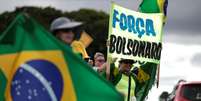 Pessoas protestam em Brasília contra isolamento social por coronavírus e, após falas do presidente Jair Bolsonaro, pedem que restrições sejam afrouxadas 
27/03/2020
REUTERS/Ueslei Marcelino  Foto: Reuters
